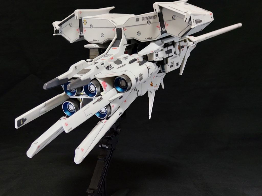 後部、バーニア部。ストーリーでも書きましたが青メタです、悪くない😄。