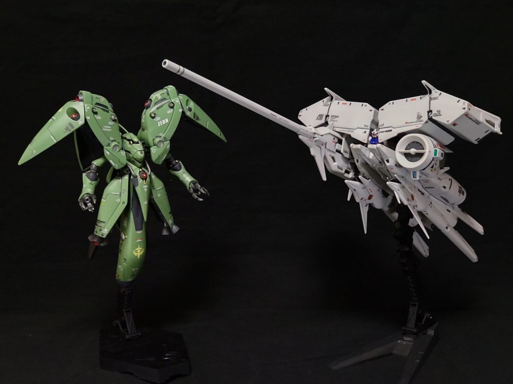 大きさ比較、ノイエ・ジールの方が少し小さい気がします。これじゃあ、最後に隠し腕で抱き抱えられない。デンドロビウムは、こちら。https://gumpla.jp/hg/1741136