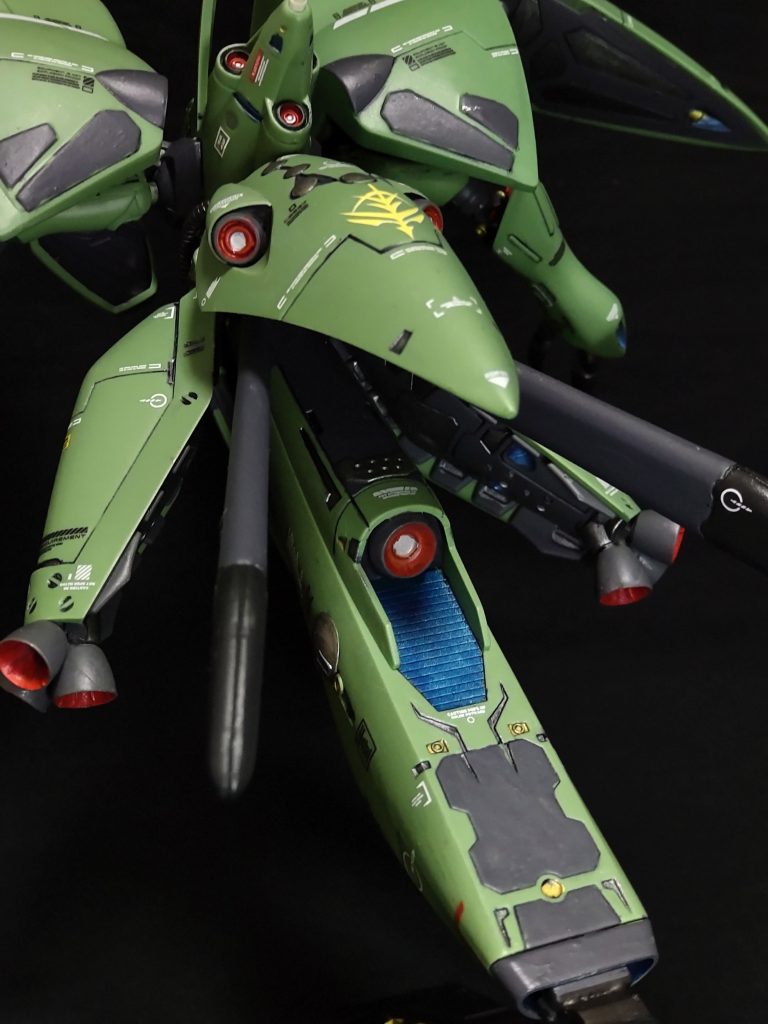 各部、接着してあったのでほぼほぼバラせず手に持って塗ってました、めんどくさかった。