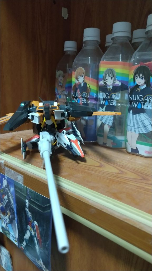 武装はハルートアーマーのGNシザービット、GNキャノン、GNソードライフル、GNミサイルエクシードギャラクシーは大型メガ粒子ビームライフル、カメラビット×2、マニファービット、イーゲルシュテルン