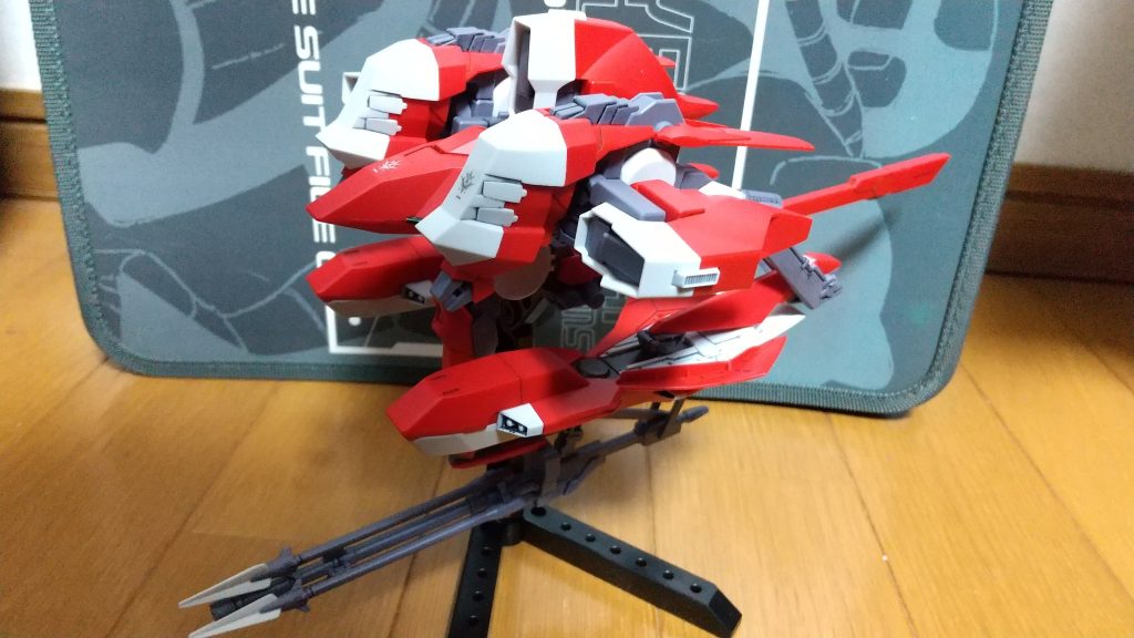 アクア・ハンブラビⅡ単体だとこんな感じ。これだけでも普通のHGくらいのボリュームがあります。これのどこがハンブラビ？と言われると「はい、そうですね…」としか言えません。私は結構好きですが。