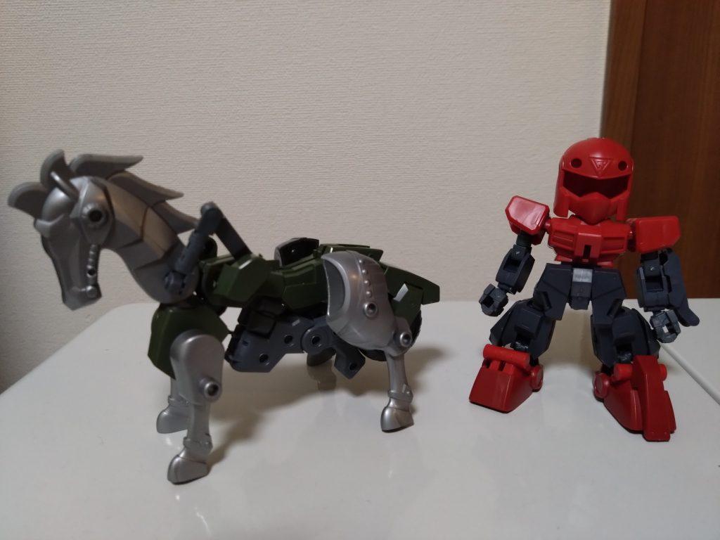 馬塗装前。本体はHGマシンライダー、首と足は三国伝の白銀流星馬です。この組み合わせを考えている時が一番大変でしたが、楽しかったです。