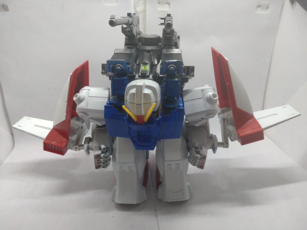 支援要塞形態のギガンフォートレスに変形出来ます