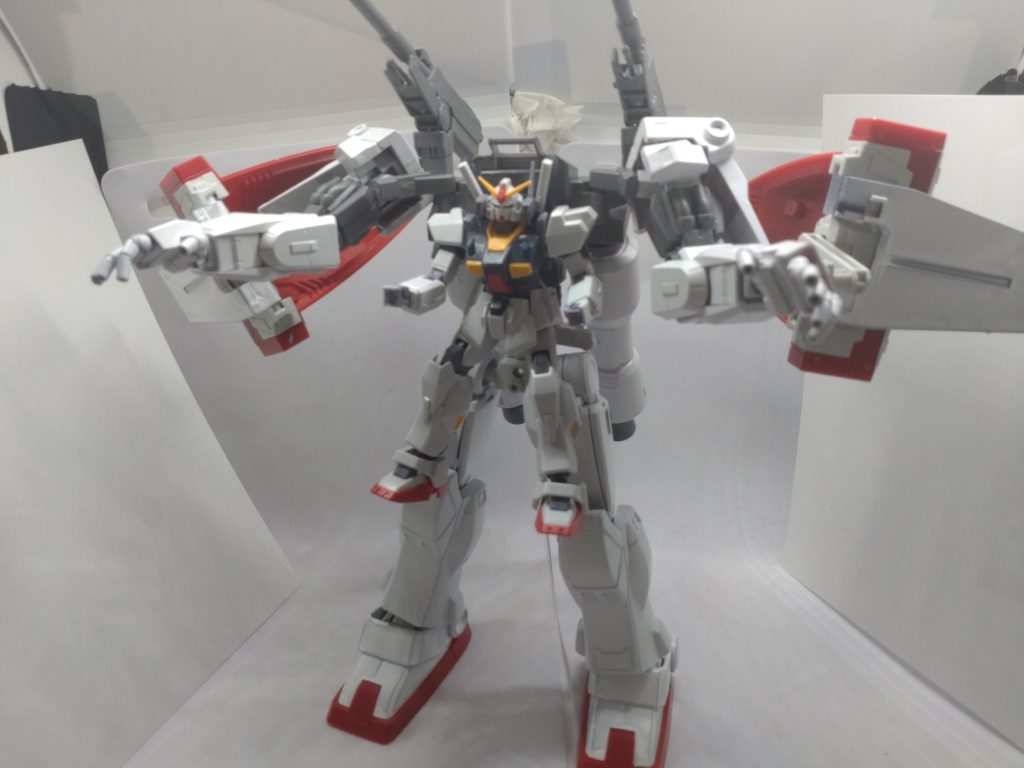 中にはガンダムマークⅡが乗ってます