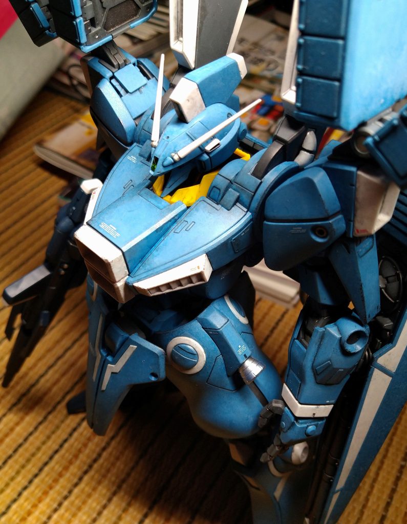 ガンダムだけど、ガンダムガンダムしてないデザインがまたかっこいい。でかい。