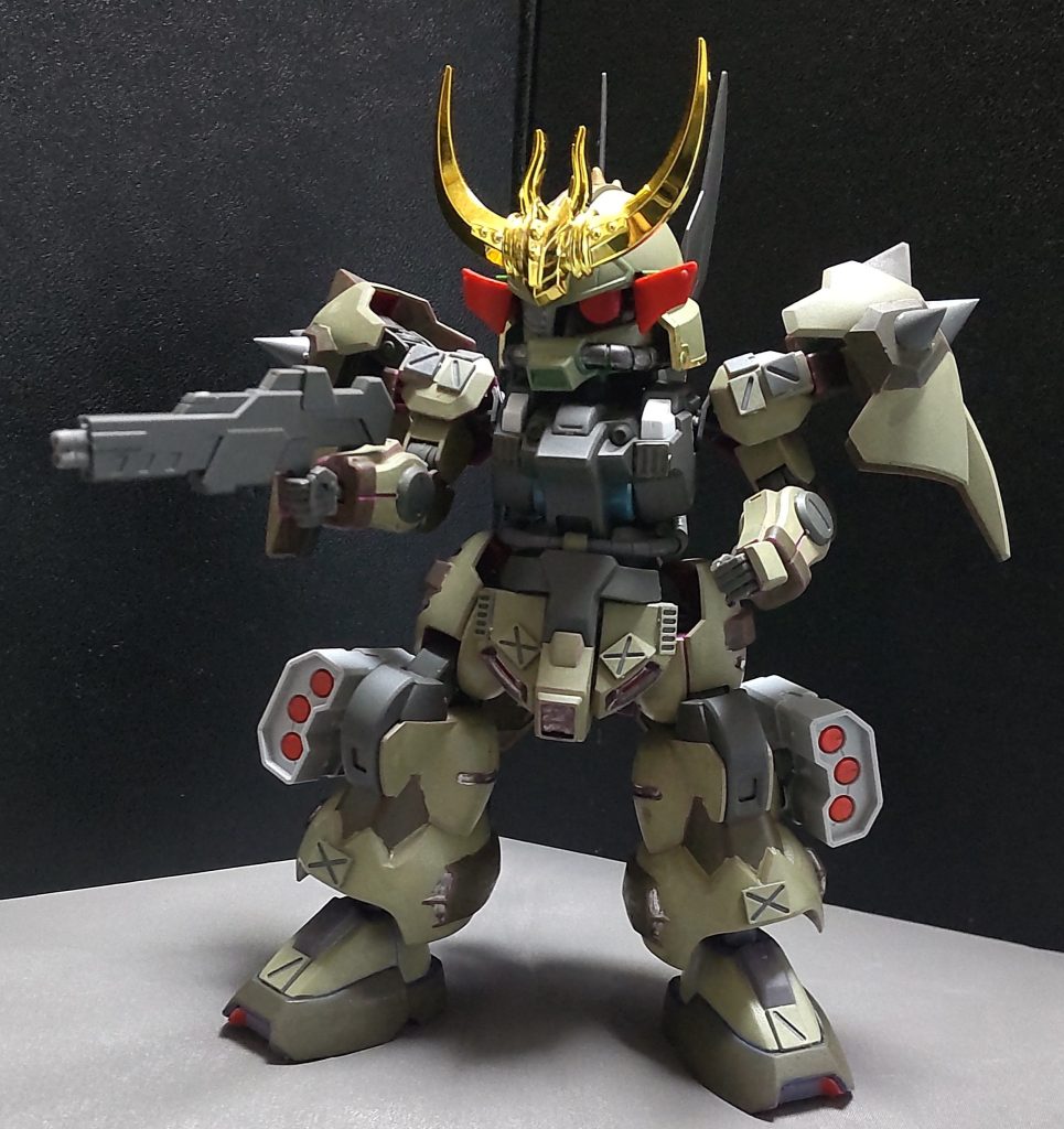 ○ビームマシンガンディランザの傾向武器の一つで、本来はビームライフルだったが、銃口を増設してマシンガンにしました。※この形状になっても、ショルダーアーマーに収納できます。