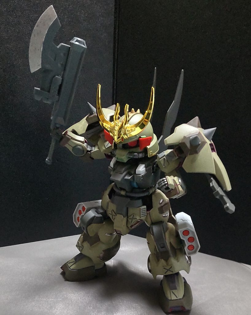 ○大型ヒートホークこの機体のメイン武装で、他のザクが使うヒートホークより遥かに大きく重量もあるのだが、この殺駆頭は片手で容易に振り回すことが出来ます。