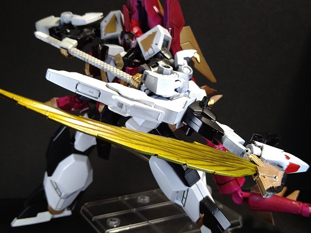 トップゲイラーの尾からはラヴファントムのデスサイズを使いビーム刃を形成。オリジナル要素ですが悪役感が増しました