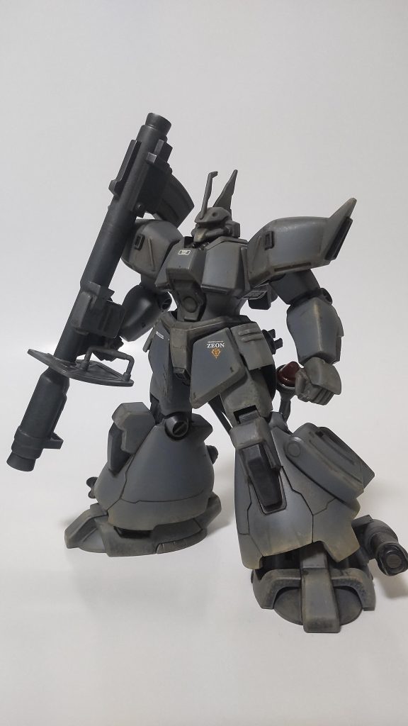 「一年戦争末期にゲルググイェーガーを現地改修して、その後もジオン残党が使用してる」とゆー妄想でこしらえてみやした。ゲルググにラケーテン・バズ、案外似合う☆