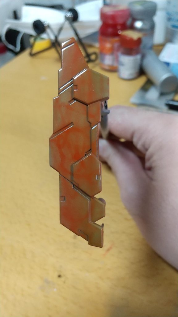 イーゲルの緑は下地に赤で模様を入れてその上から黄色クリア→緑クリアで塗装してみました。 