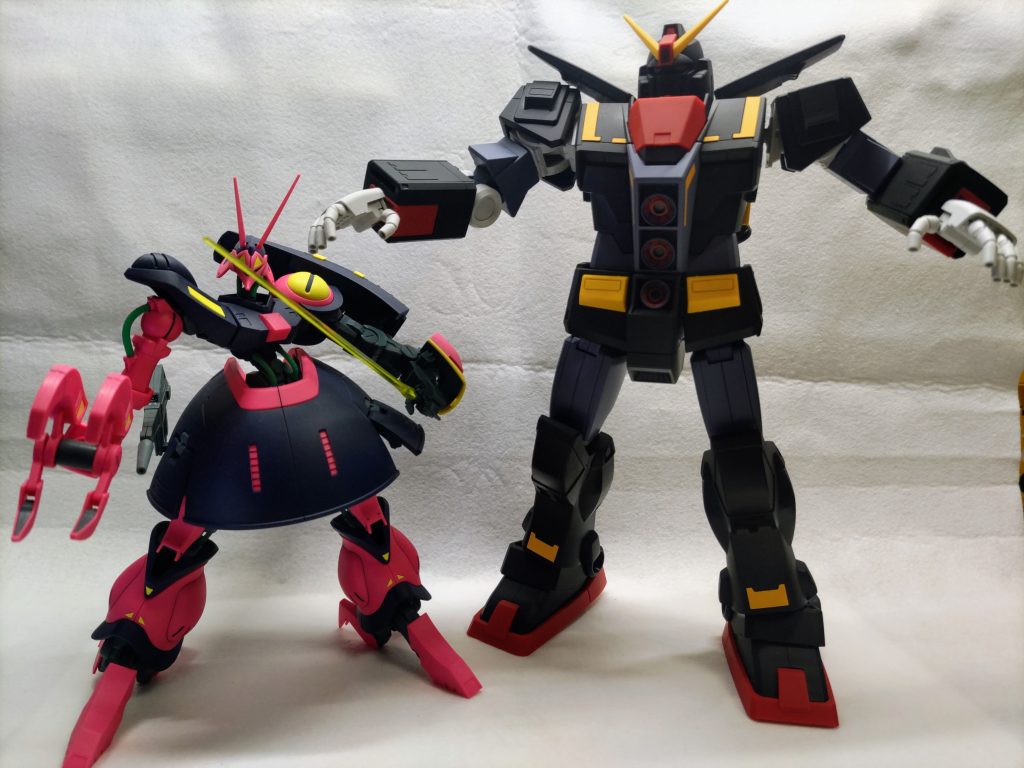 同じティターンズの大型機バウンドドックと比べても遥かにデカい。