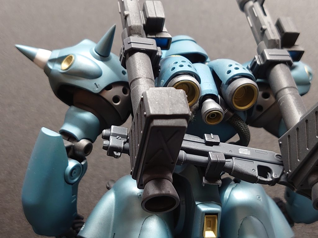 バズーカのレンズ？もプラ板で小細工しました。