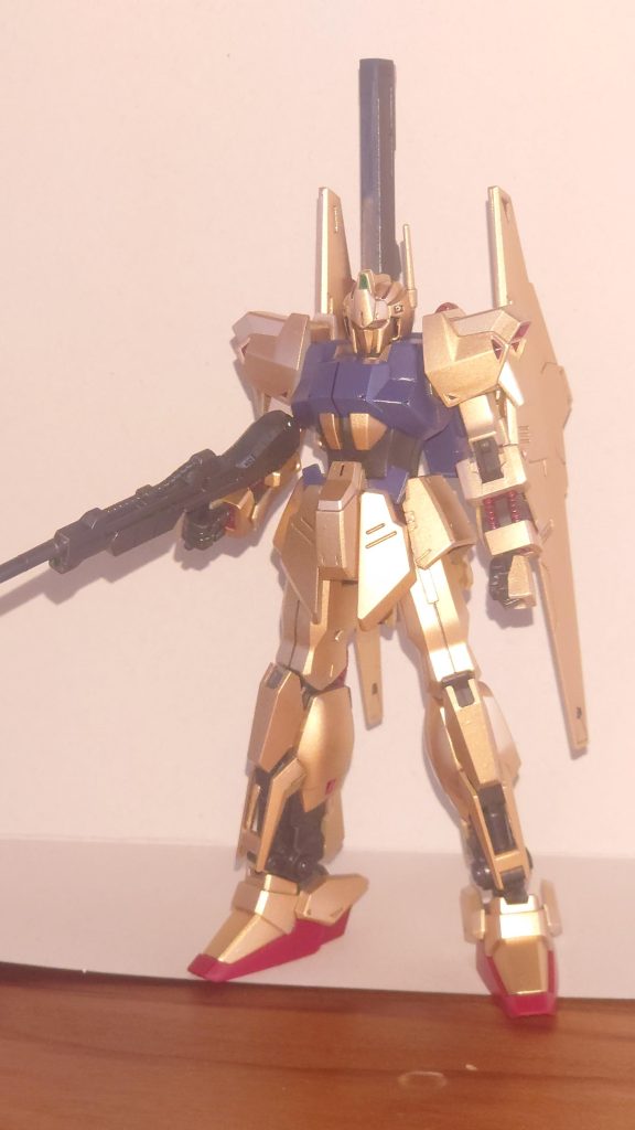 初めてエアブラシを買って塗装してみました。憧れのゴールド塗装百式です。最近はエアブラシ安くていいのあるって聞いたのでアマゾンをめっちゃ眺めて決心して購入。