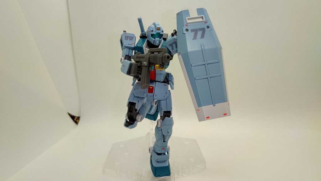 ジムといえば、シールドを構えてスプレーガン。···だと思うのですが。