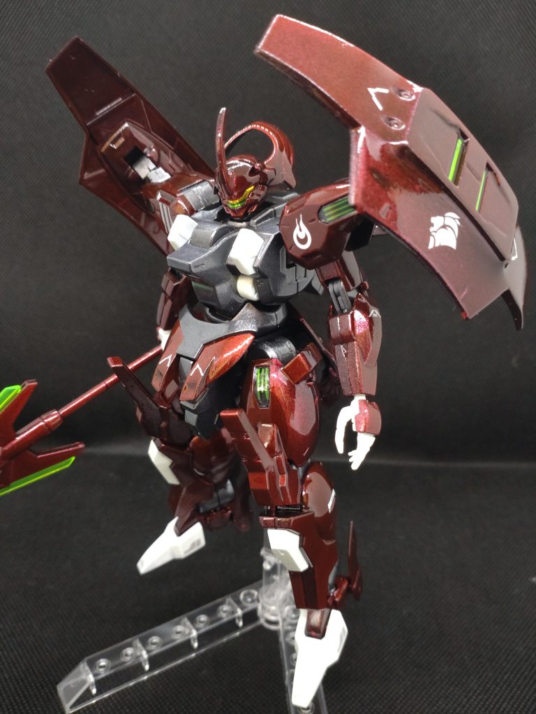 工程は光沢ブラック、メタリックシルバー、クリアーレッド、光沢クリアーの順で塗装。初めてだったので定番っぽい塗装をしてみました。今回は練習のつもりだったのでランナー塗装をしています。