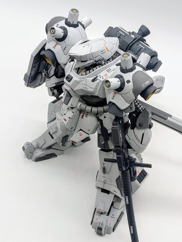 各部開口処理を行いパーツを埋め込んでいます。