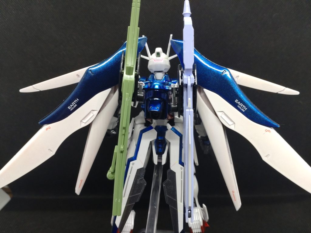 この状態だとカラーリングもあってか、割とシンプルで落ち着いた感じがします。