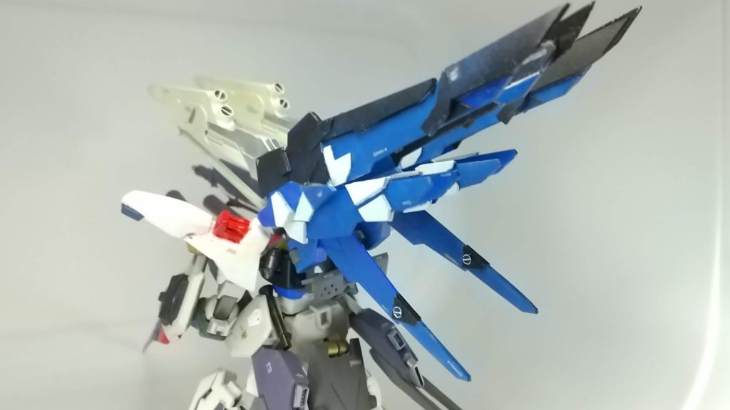 プラ板を貼るのに夢中になってしまいました。