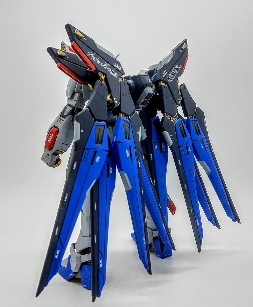 やや古めのキットなので多くの場所がモナカ構造です。できる限り処理しました。 