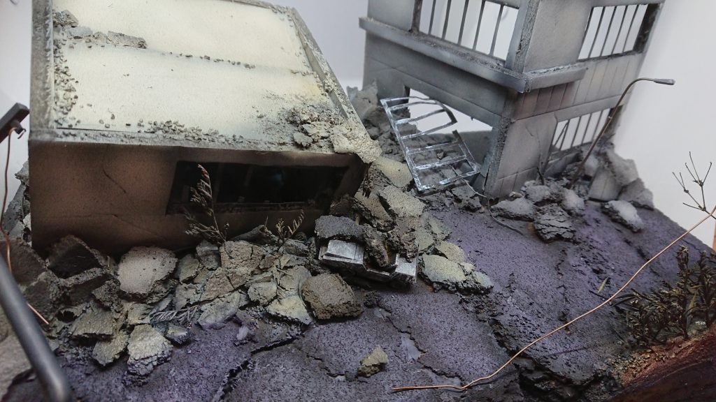 基本的には百均です手頃なもので作ってますアスファルトなんて手でちぎったりしました