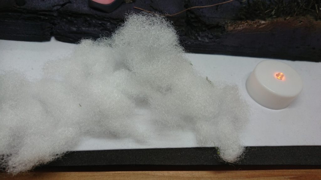 綿、百均のライト置くだけで