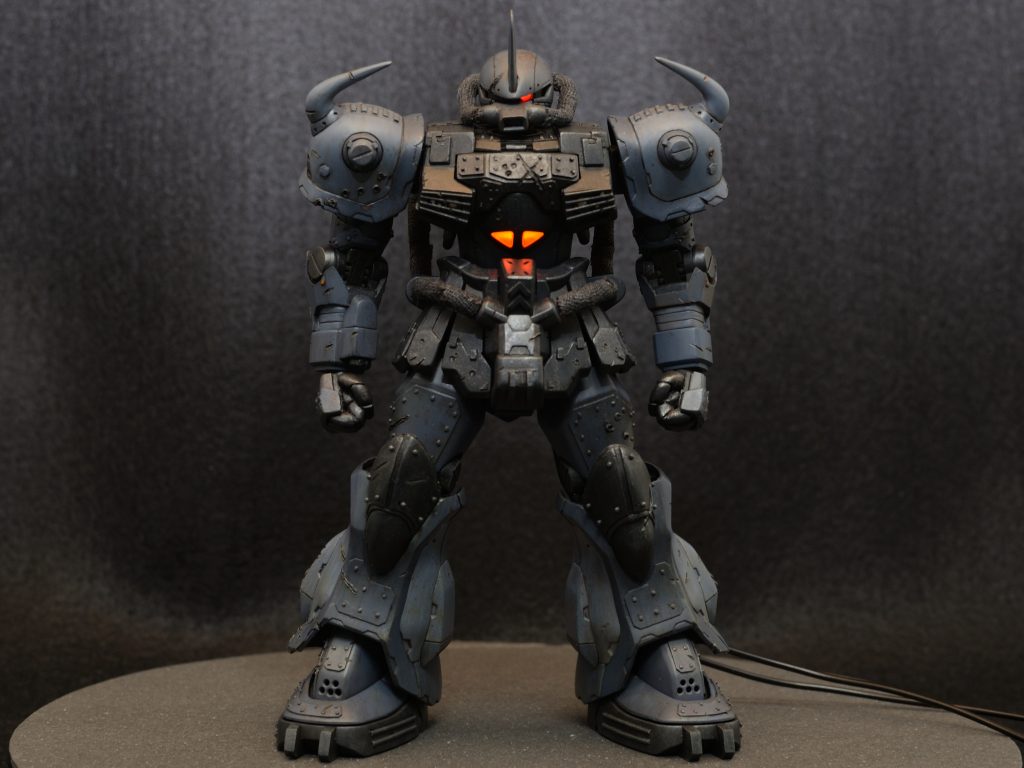 タミヤアクリルで筆塗りの後、エナメルでウェザリングしました。ダメージ加工はハンダごてとヤスリで。