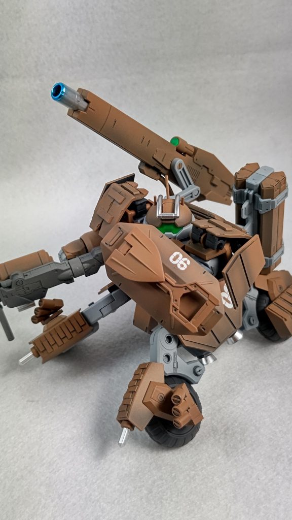 盾とスコップは有り合わせの物をそれっぽく組み合わせて作成前輪サイドにはスモークディスチャージャーを搭載