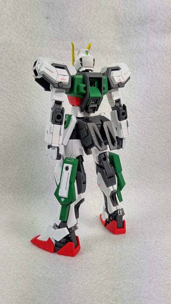 リア脚部・肩部・腰部スラスターとサイドスカートのスクラッチと各所ディテールアップをしています