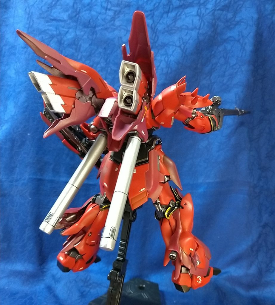 今回、スチロール系接着剤での合わせ目消しを初実施。脚部太もも、プロペラントタンクの合わせ目を消してみました。100%消せていませんが、自分的には満足。