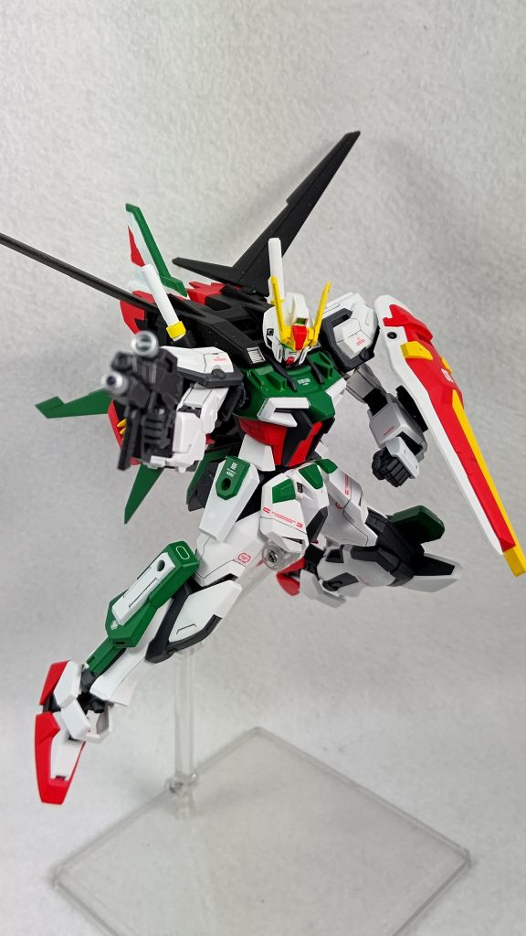 エールストライカー装備オリジナルストライカーがメインですがエールストライカーも簡単な改造をしています