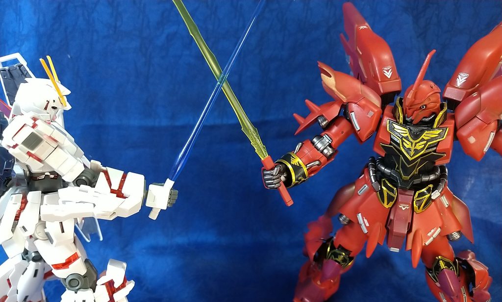 ユニコーンガンダムと対峙。