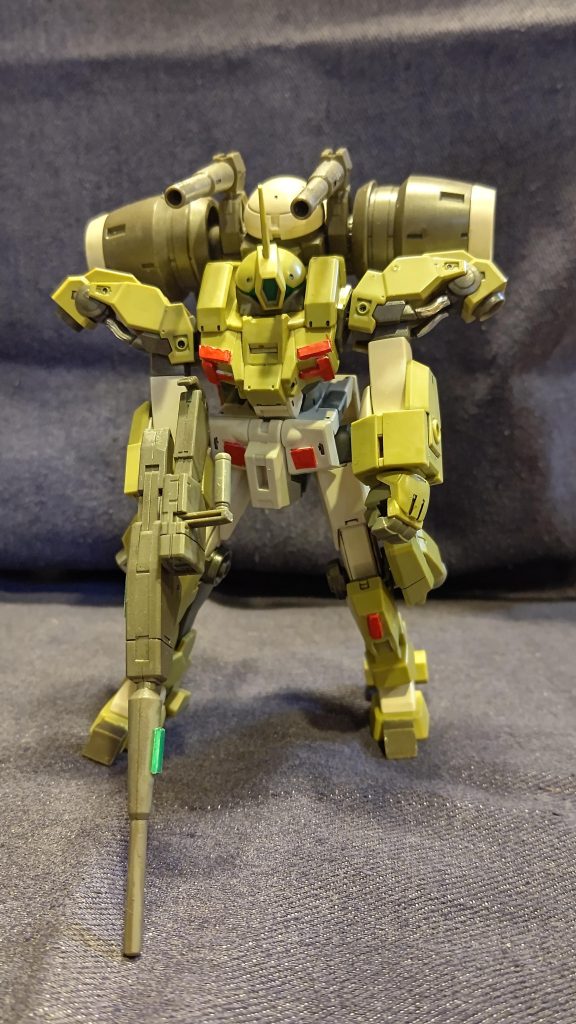 正面胸、腰、膝に赤で塗装したプラ板をペタペタ