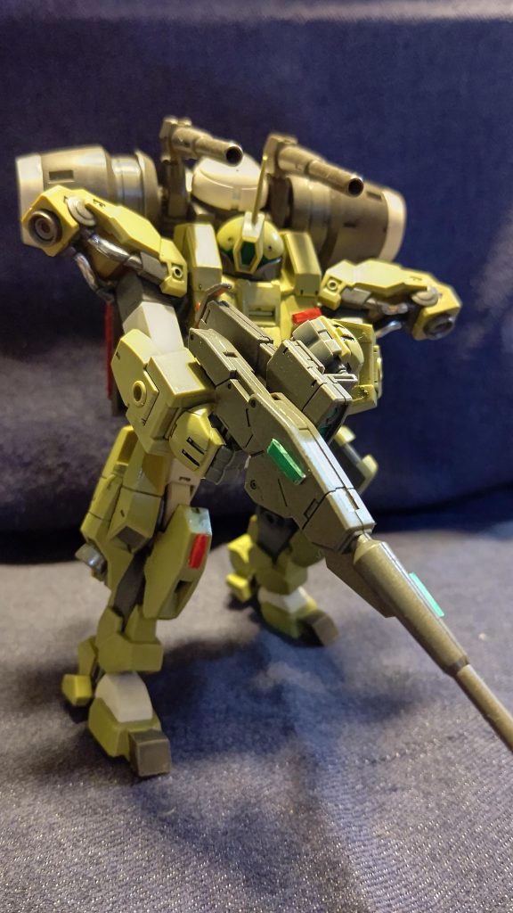 爪先もプラ板で延長してます。