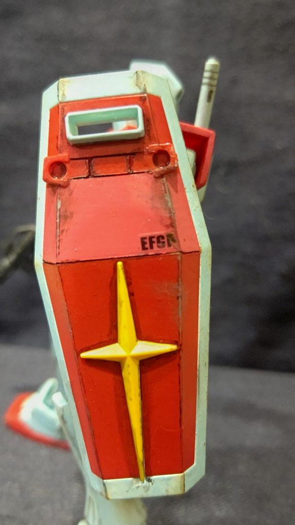 シールの端が剥がれてちょうどいいダメージ感がでたかな