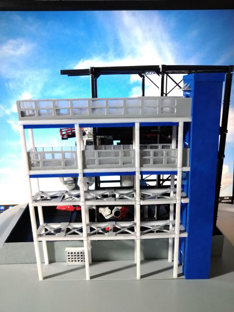 横から。塗装後にトップコート掛けてパステルでエッジ強調しました。