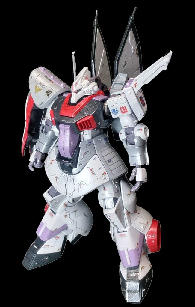 チーフ:こら!😠お前ら何やってんだ!ふざけているんじゃない!ディジェの塗料は明日届くんだよ!早く、塗装剥げ!あ、アムロさん・・アムロ:これ、なんだよ?パンダの次は、ネオジオンって、くそ〜バカにしやがって〜!😡作業員A/B:明日、ちゃんと塗りなおしますから