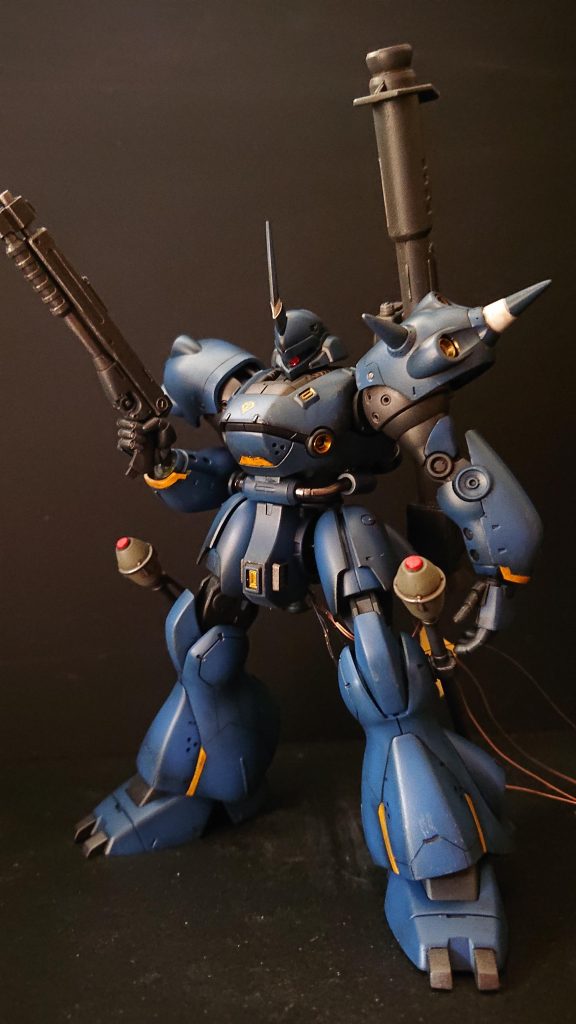 爆発表現をしたかったので、それに負けないように重厚感があるように意識しました。バーニアが黄色いのが違和感があったのでメタリックのイエローにして、その分ボディにイエローを差し色として入れました。スジボリ、穴あけ、ディテールアップパーツも使用しています。