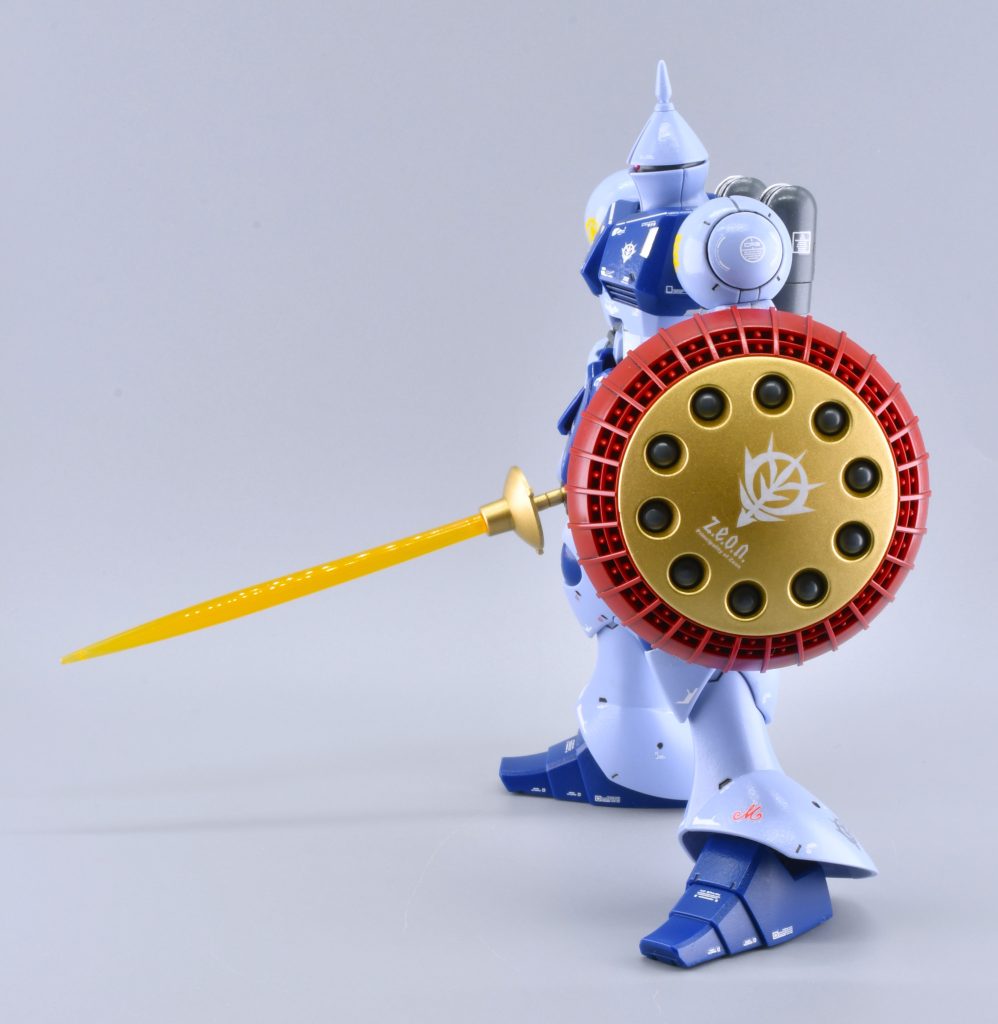 盾のデカールは間違って斜めに貼ってしまいました。パーツ取り外しは塗装削れが怖いので、こういうのもありかと思い直しました（汗）