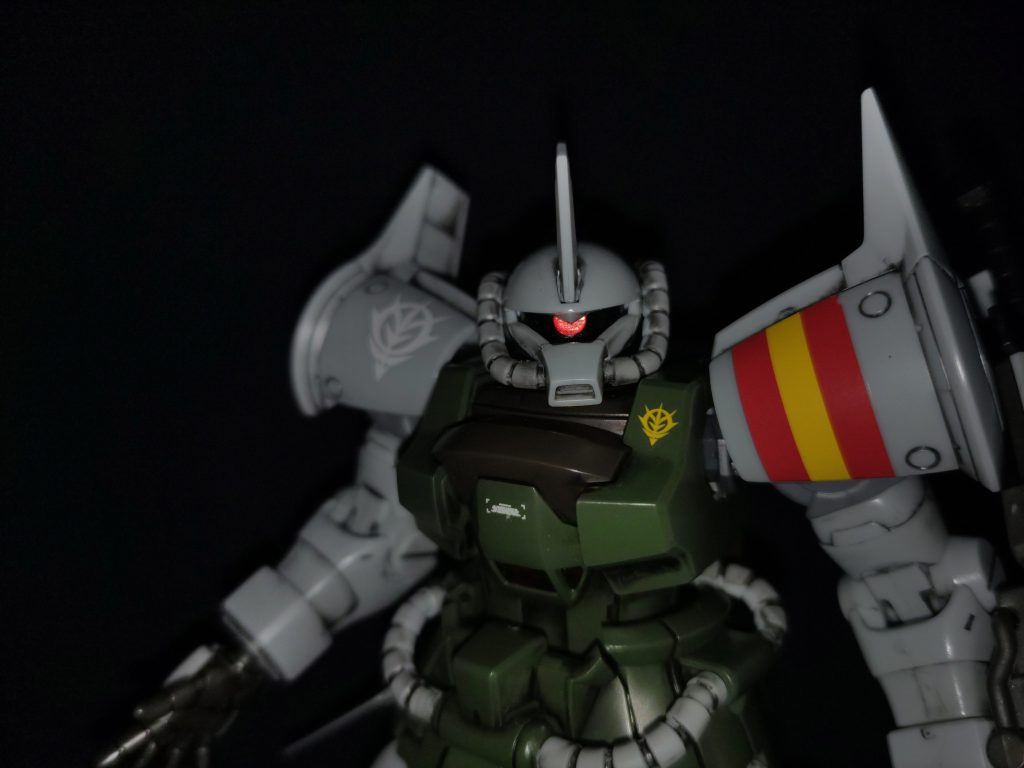 （追記）度々の追記申し訳ありません。目立たないですが、モノアイは塗装しています。以上です。（制作工程ではありません）