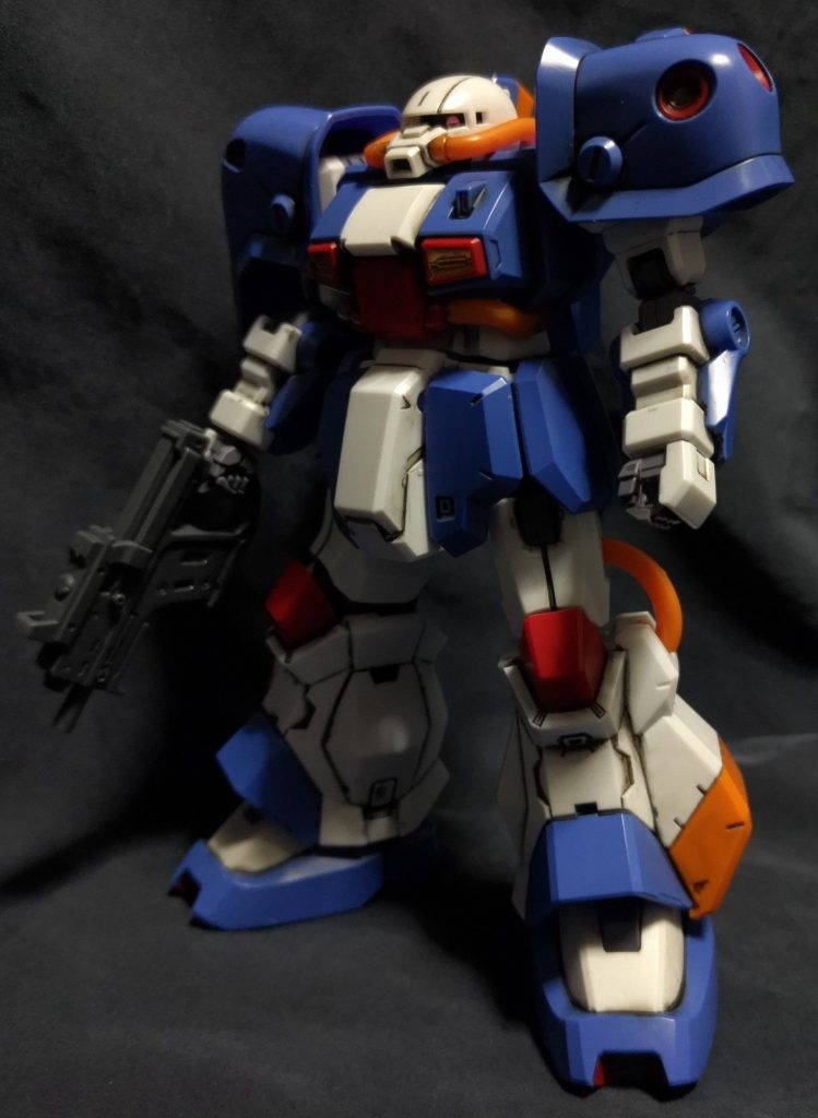 制作工程はありません。本来、ホビーハイザックは、武装がありませんが、小さい銃なら装備出来るだろうという、想像の元、小型銃を持たせてみました♪（笑）