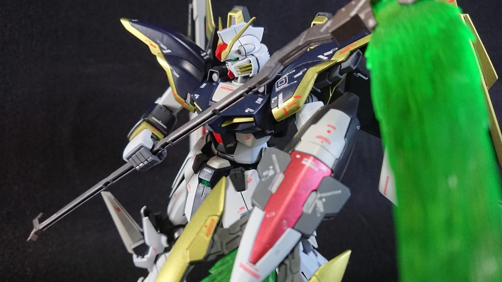 透け防止に黒サフからのエアブラシ塗装です。