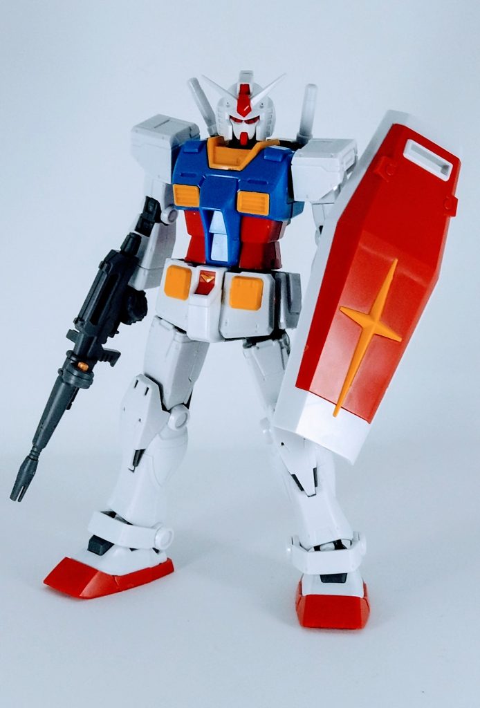 旧PGやMGver.OYWが1番好みのプロポーション成型色は真っ白。ふくらはぎは引き上がっている。最新版であの頃のデザインのガンダムが出て欲しい。