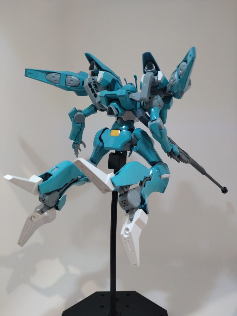 いつもなら選ばないコーラルブルーで全塗装娘に選んでもらった可愛いカラーになりましたグラン◯ートでこんな色のマシンあったなぁ〜と思いながら作ってました