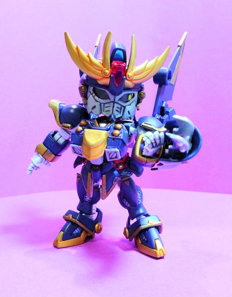 左手の手甲型シールドクロー。