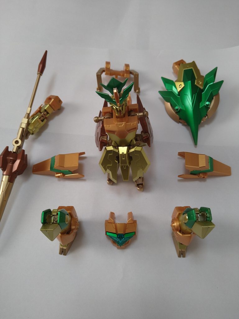 イージスナイトは手足アーマーが使われるので合体後のカザミが心配です。