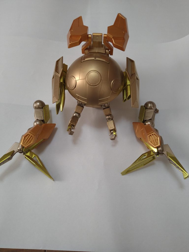 ウォドムは脚の付け位置が変わるだけです。中からメイさんは出てきません。。