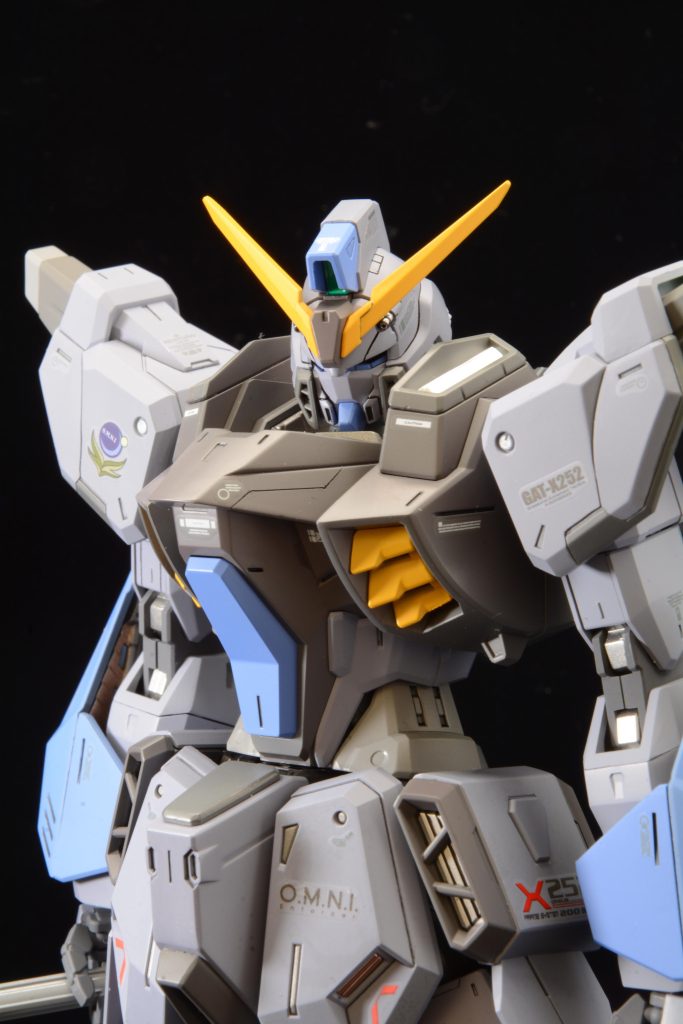 ■感想この度も見てくださり、ありがとうございました!いつも1/144ばかり作成しているので、初の1/100全塗装は時間がかかってしまいましたが、キットの出来の良さに助けられ何とか完成させられました。今年の抱負は、1キット/月ペースを守って、少しでも積みが崩せるようにしたいなと思います😅本年も、宜しくお願いします!