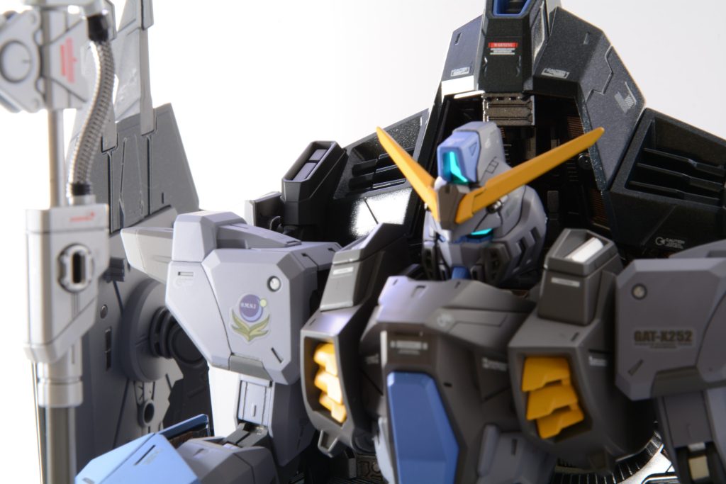 ■バストショット額パーツのシルエットを変更し、カメラアイのイメージを変更しました