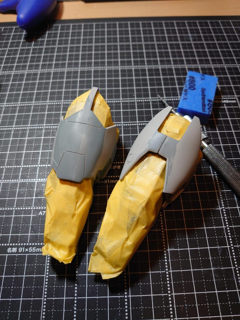 脚部の合わせ目は分割を変更しフレームパーツを塗装してからマスキングをし合わせ目を消して塗装しました