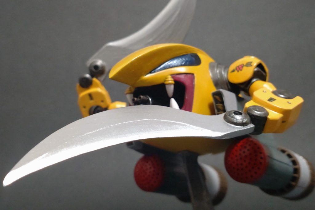 いわゆる「ザクレロカッター」はプラ版から削り出し。戦艦の艦首を刈るならこれくらいは欲しいです。